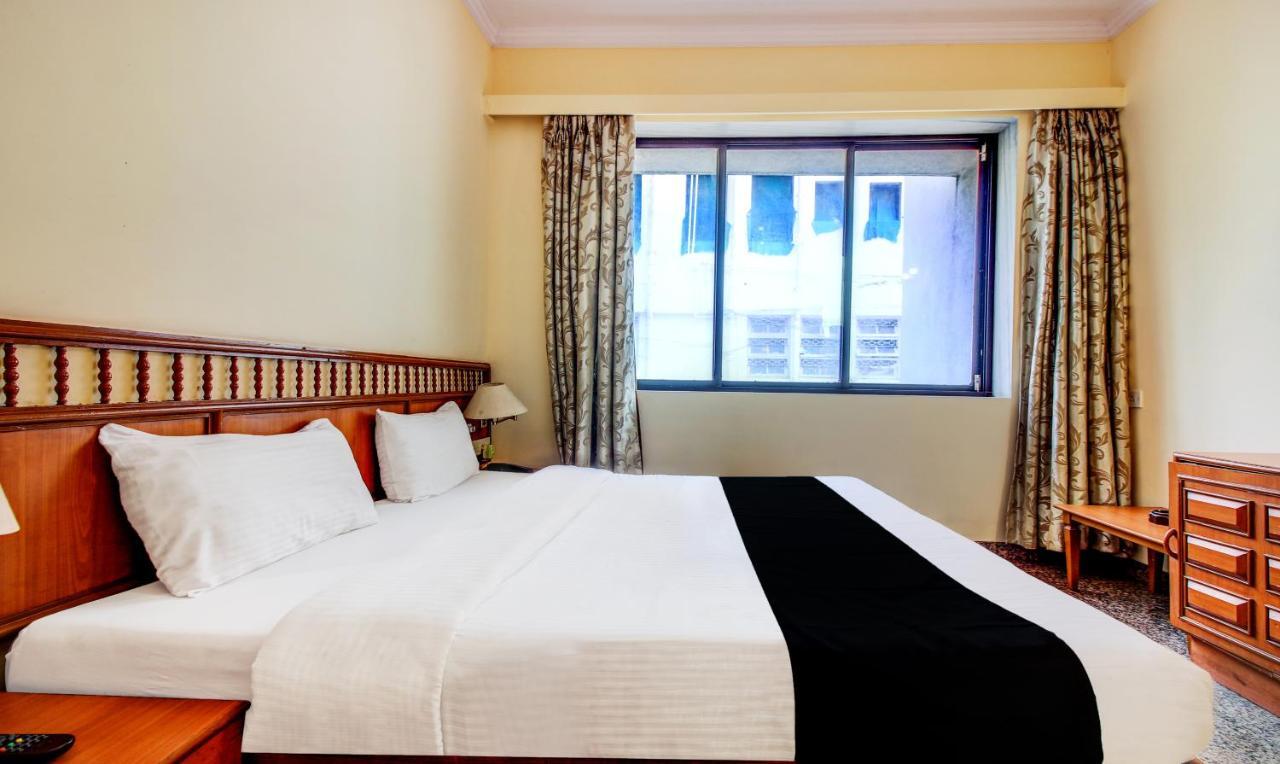Hotel Kadamb Residency Мумбаи Экстерьер фото